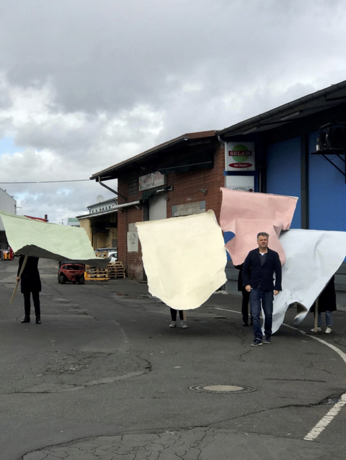 Architekt Christian Heuchel (BDA) bei der Aktion zu "Den Farben Kölns". 